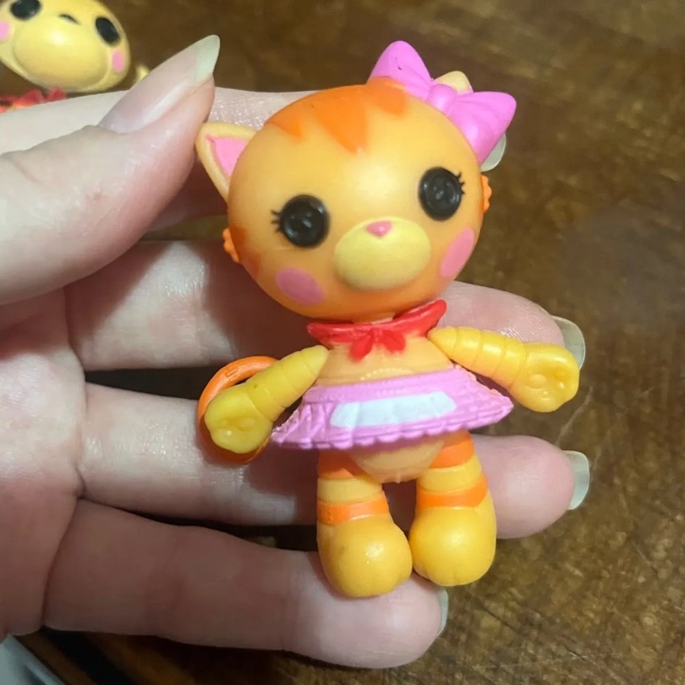 lalaloopsy mini pet pals purrty kitten paws miniature cat figurine collectible